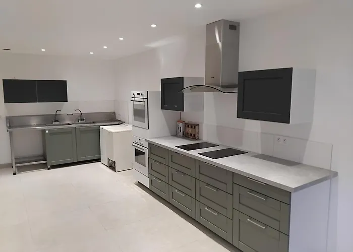 Maison Bourgeoise Avec Grande Salle D'accueil *